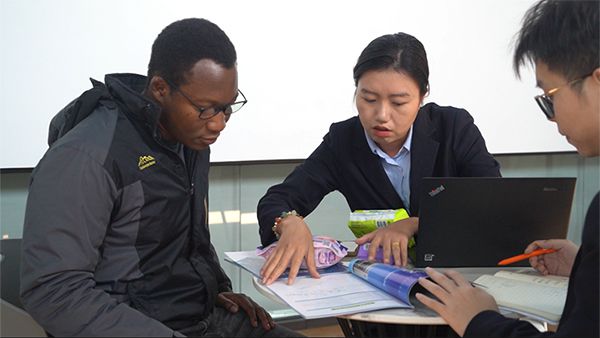 قطع الغيار والقطع الاستهلاكية