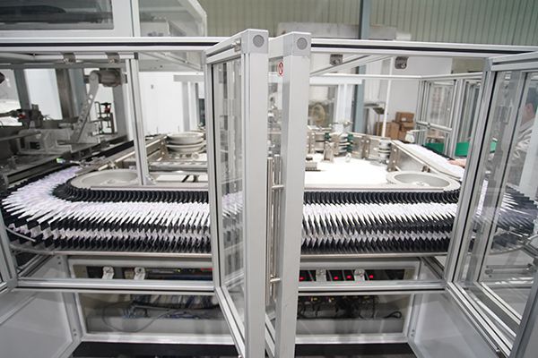 ماكينة التكديس والترتيب والعد لحفاضات الأطفال