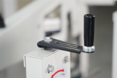 ماكينة غلق الصناديق الكرتونية