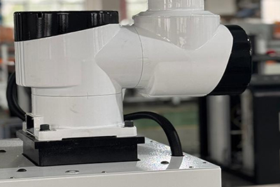 روبوت تحميل المنتجات على الباليت